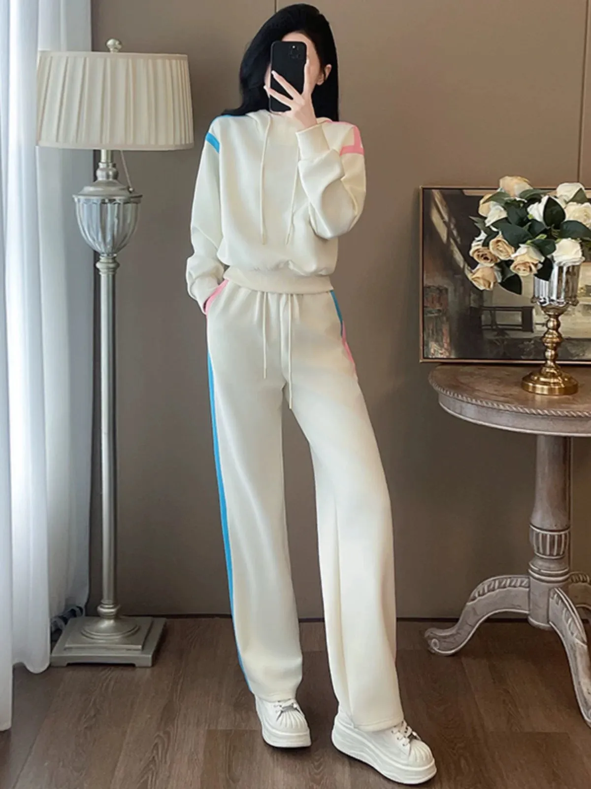 2024 winter new fashion age-reducing casual sports suit for women, stylish apricot color hooded sweatshirt, wide-leg pants two-p