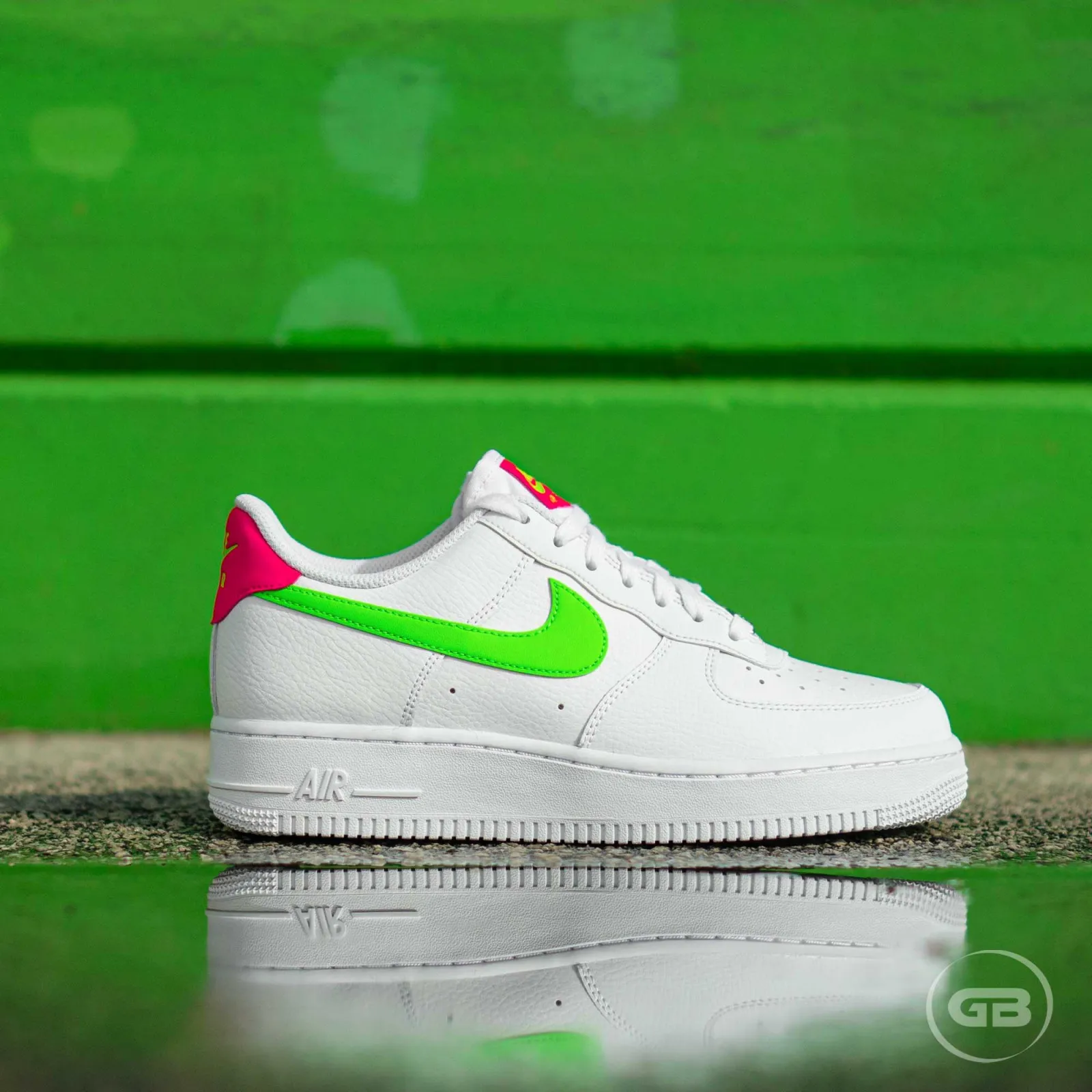 Nike Air Force 1 '07 ''White/Laser Crimson''