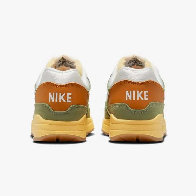 Nike Women's Air Max 1 (Design By Japan/ Green/ White/ O...