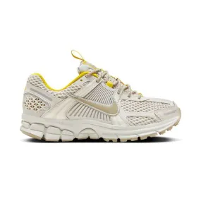 Nike women's air zoom vomero 5 (light bone/ cream/ light bone/ sail/ university gold) sizes 6-10 fj7