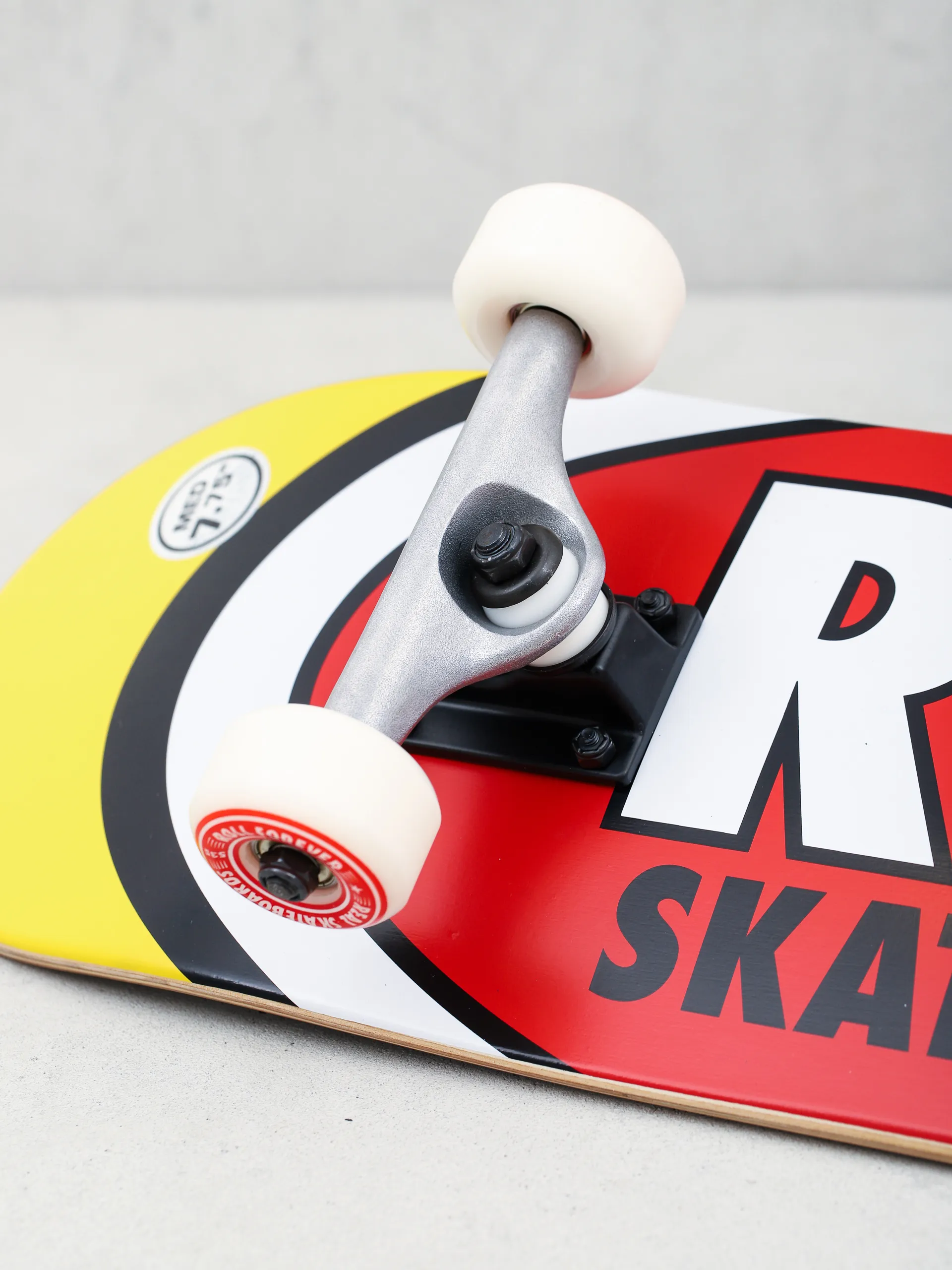 Real Classic Oval II Skateboard (yellow)