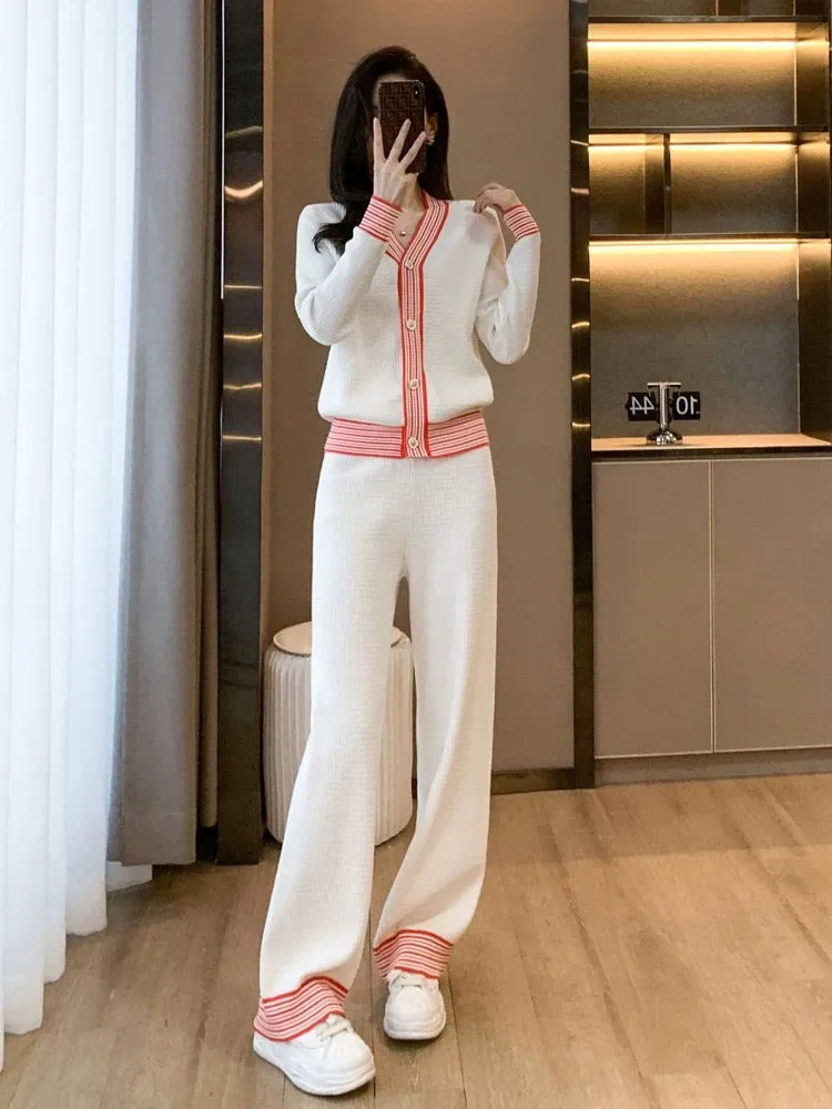 Xiaoxiangfeng knitted casual sports suit for women, spring and autumn fashion, age-reducing v-neck top, wide-leg pants, two-piec